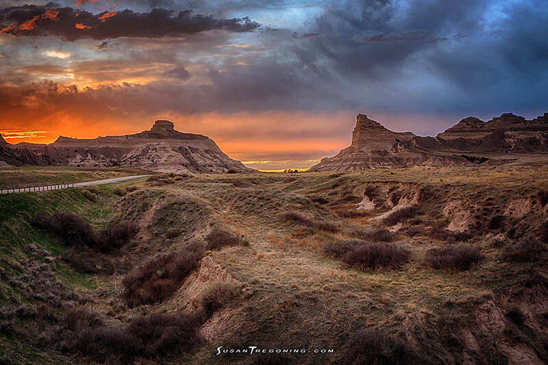 A magnificent sunset at Scotts Bluff, this historic Oregon Trail landmark, where pioneers once journeyed through the stunning Mitchell Pass in western Nebraska.