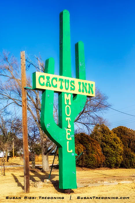 A cactus‑shaped roadside sign at the Cactus Inn in McLean, Texas, designed as a vintage Route 66 landmark.