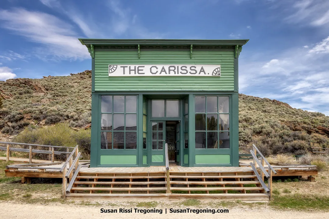 Exterior view of the Carissa Saloon in South Pass City, a preserved wooden Old West building constructed around 1890. The structure once served miners and settlers and was later managed by John “Shorty” Nichols in the 1940s.
