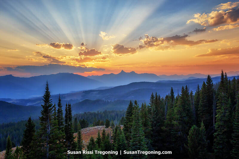Sunset at the Pilot and Index Peak Overlook on the Beartooth Highway. 
