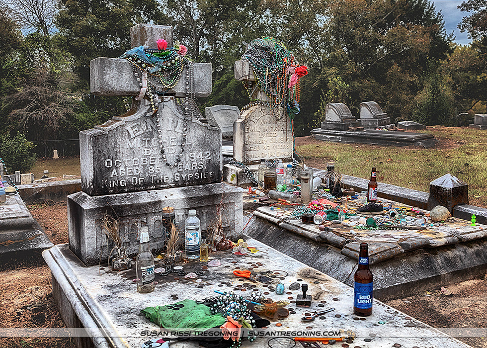 The graves of Gypsy Royalty in Meridian, Mississippi.