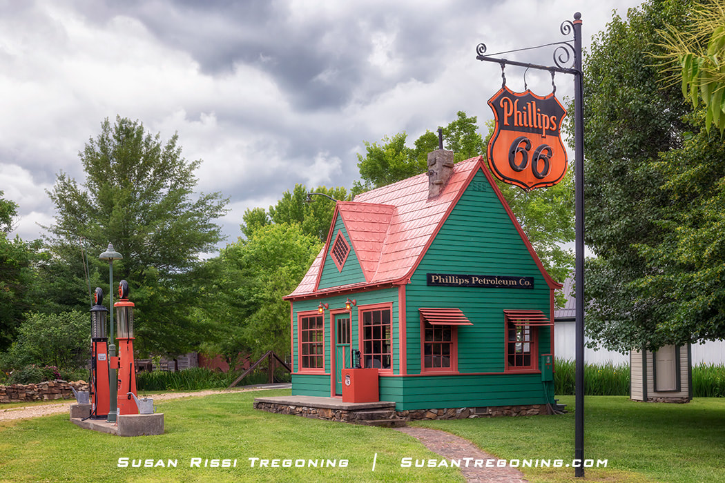 This cottage-style Phillips 66 service station was located on old Route 66 near the turn-off to Red Oak, Missouri. The station was brought to Red Oak II and completely restored in 1989.